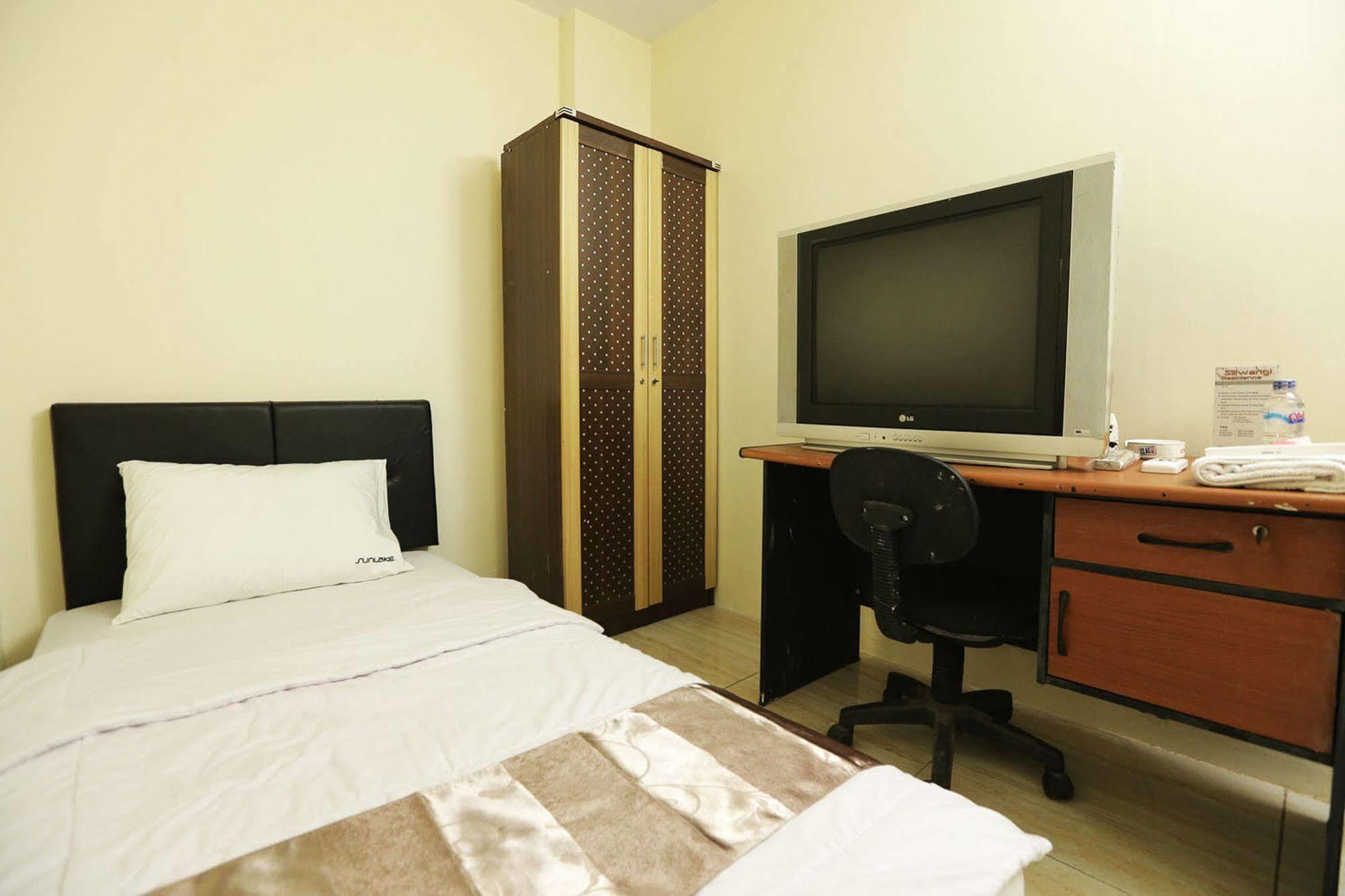 Ds Colive Siliwangi Hotel Semarang Buitenkant foto