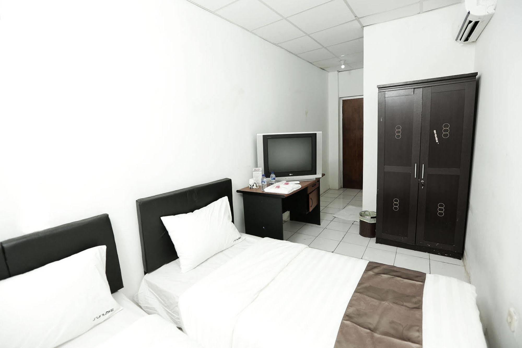 Ds Colive Siliwangi Hotel Semarang Buitenkant foto